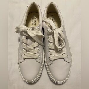 NEW Ladies’ Size 8.5 TOMS Wear Good White Leather Casual Footwear